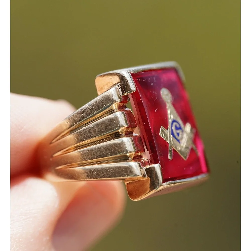 Men's Vintage 10k Solid Yellow Gold Man‎ Made Ruby Masonic Ring - Size 7 7.49g